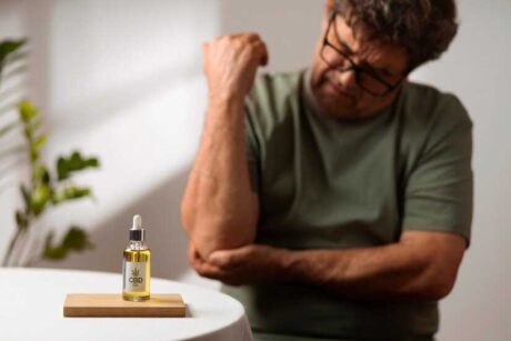 boomers-using-cbd-oil-cream-treating-body-pain_